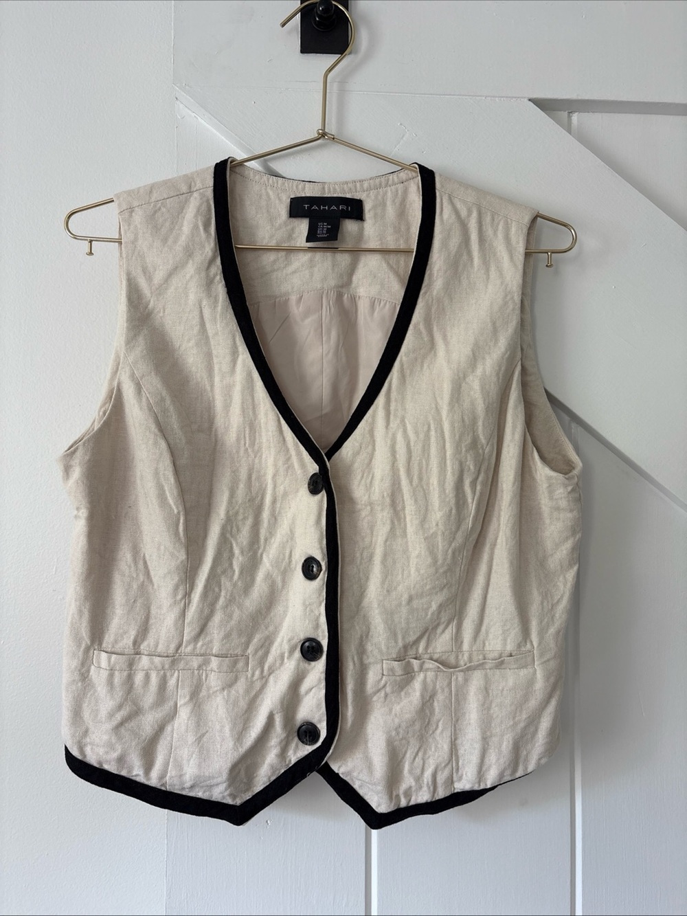 Tahari Women’s Cream Button Front Vest Size Medium Black Contrast Piping Stylish